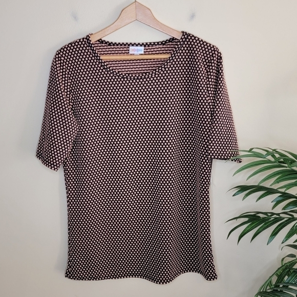 NWT LuLaRoe | Gigi Black & Light Pink Raised Dot Short Sleeve Tee - Picture 1 of 5